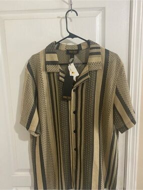 Truth Mens Striped Knit Short Sleeve Shirt in Beige and Black
